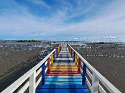 สะพานสายรุ้ง​ บ้านกาหลง