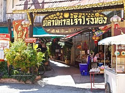 ตลาดศาลเจ้าโรงทอง