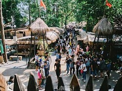 ตลาดย้อนยุคบ้านบางระจัน